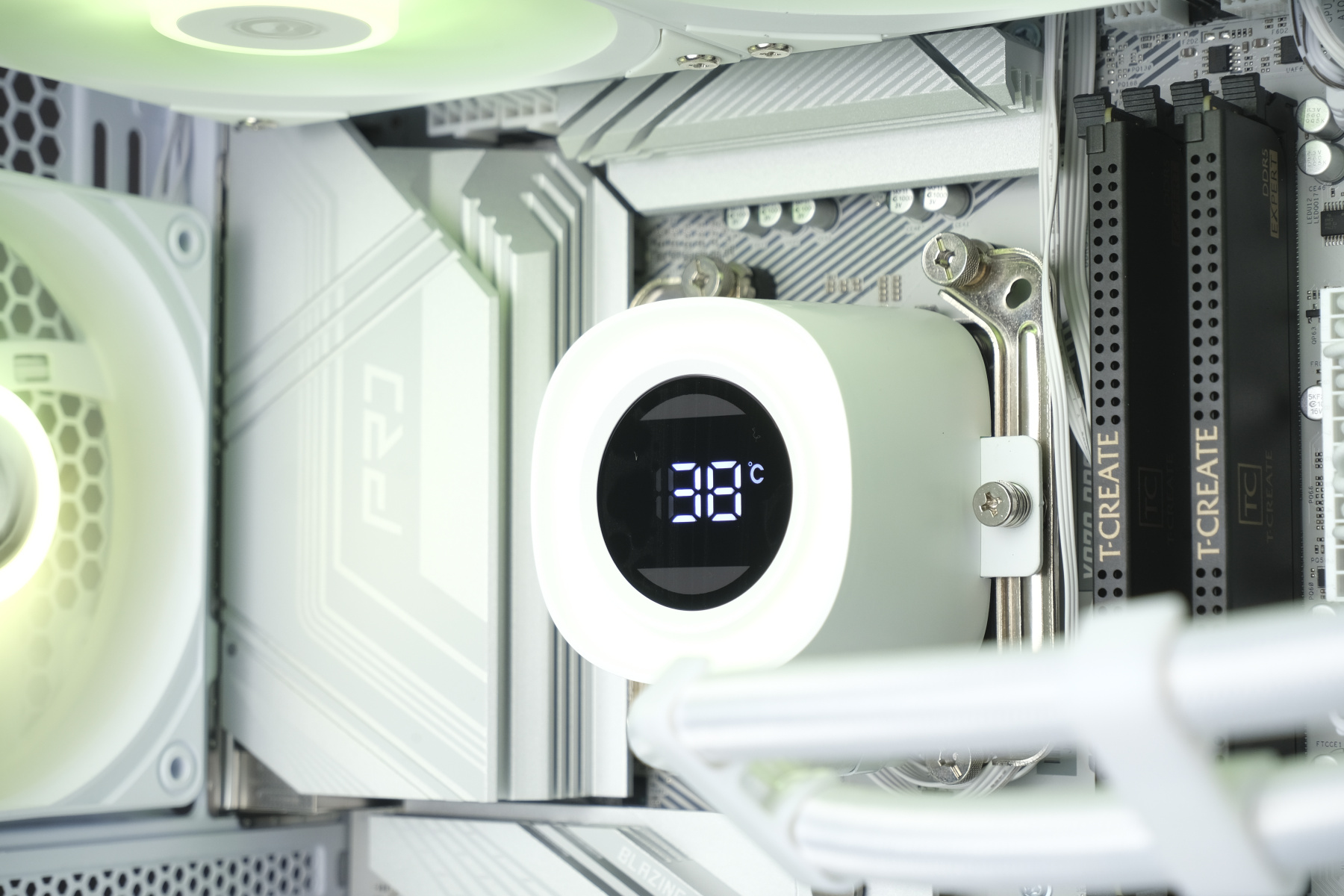 Купить систесмный блок amd ryzen 7 9800x3d, rtx 5070, ddr5 32gb, ssd 2000gb