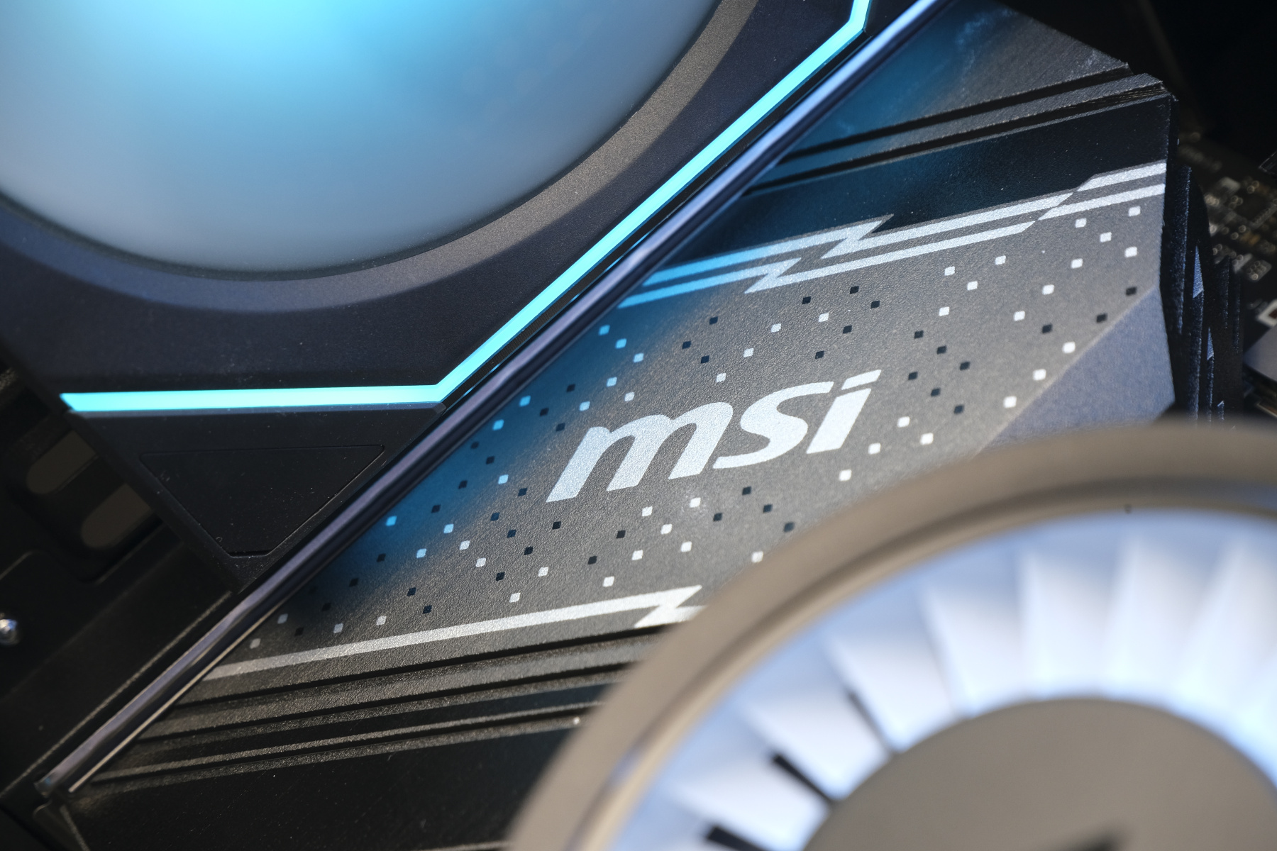 Купить игровой компьютер ryzen 9 9900x3d, rtx 5080 16gb