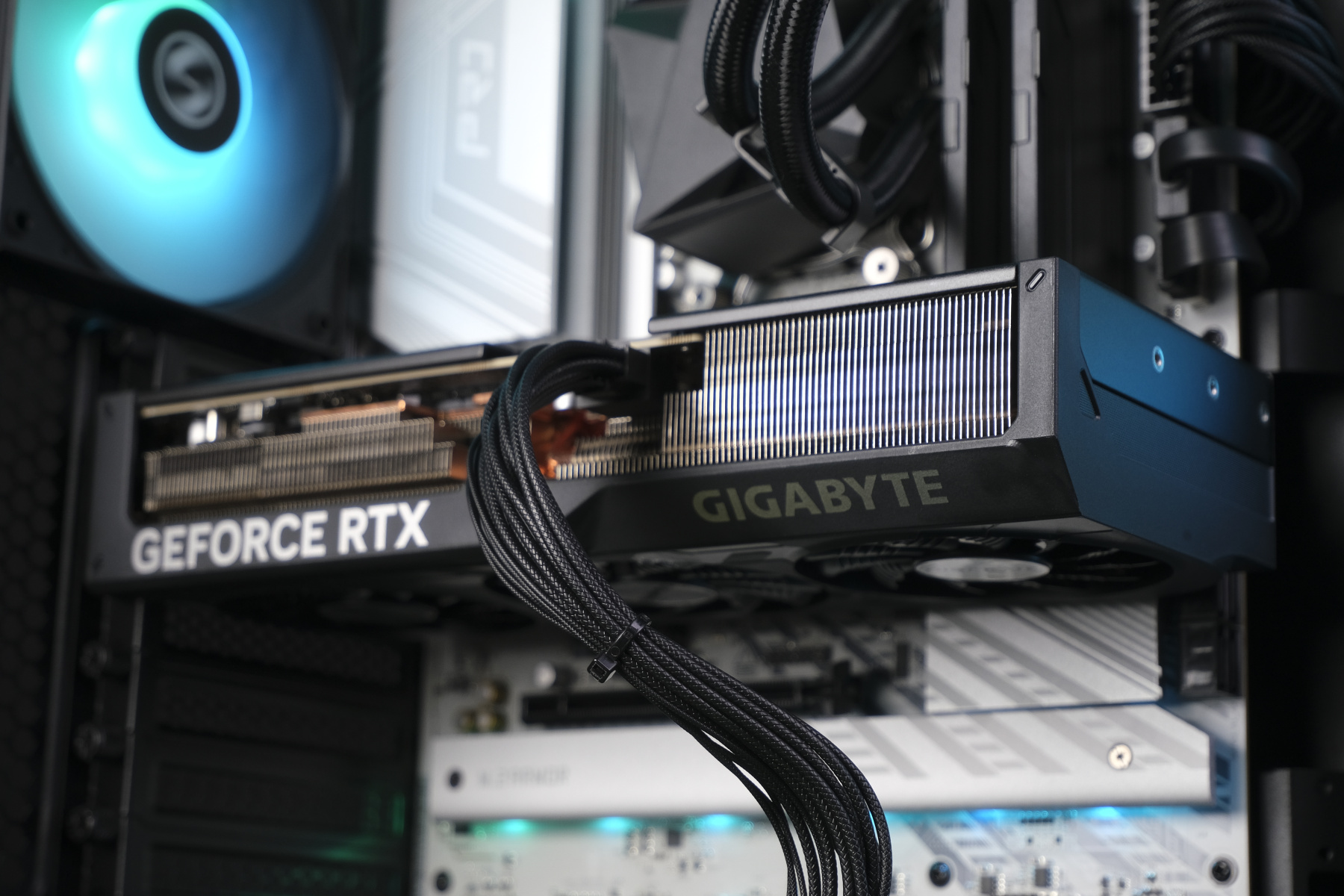 Купить amd ryzen 7 9800x3d, rtx 5070 ti, 32gb ddr5,1000gb