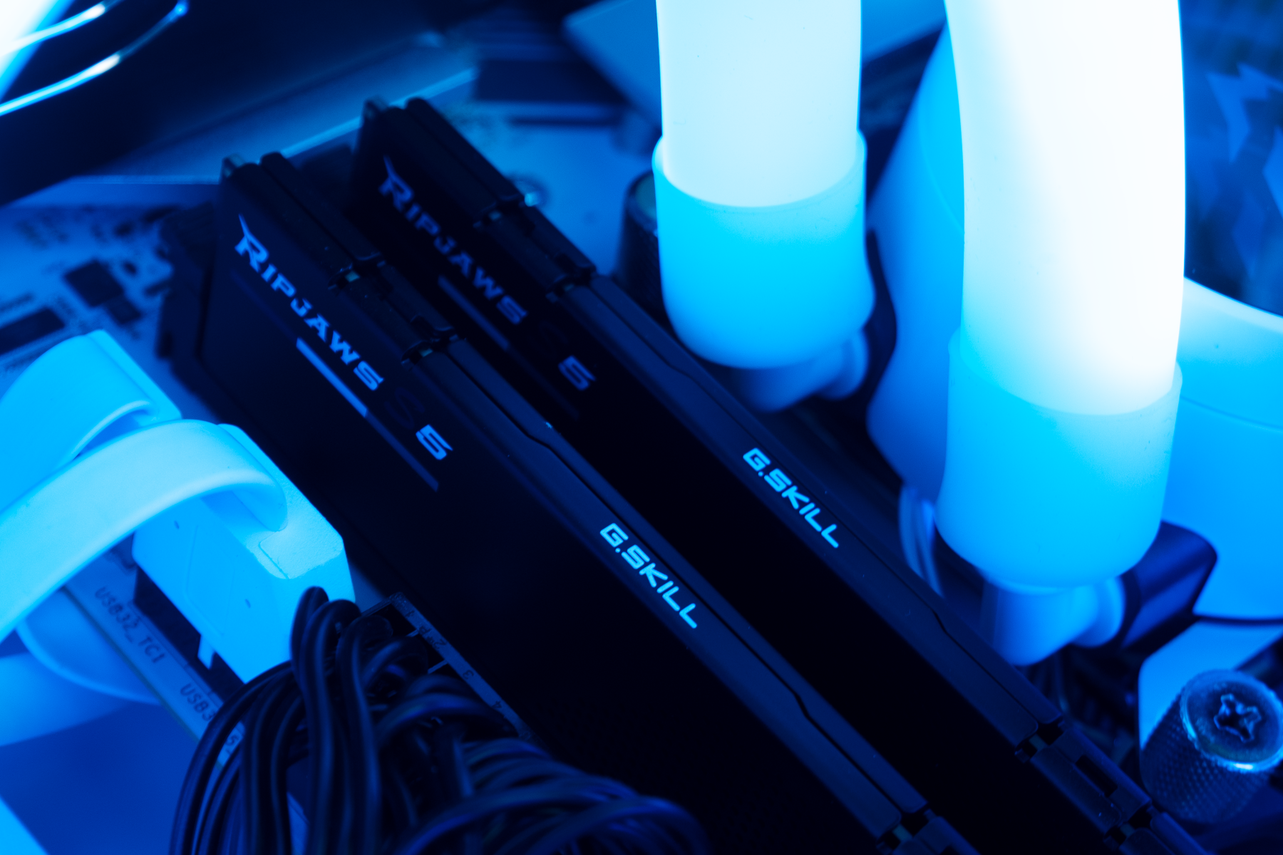 Купить игровой компьютер amd ryzen 9 7950x3d, amd rx 9070 xt 16gb