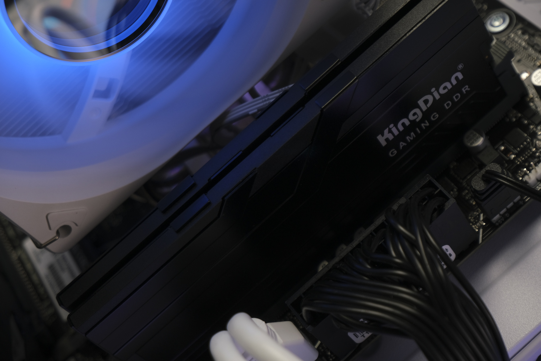 Купить amd ryzen 5 7500f, rtx 5070, 32gb ddr5, 1000gb